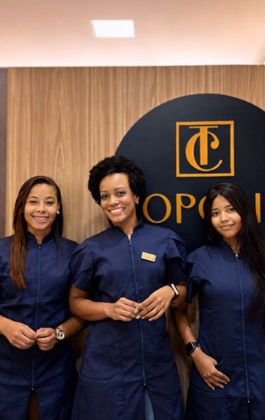 Equipe da TopClin Estética e Beleza na recepção da clínica